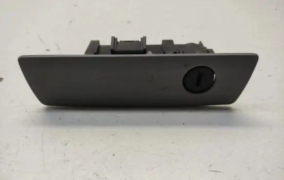 Chrysler 300 - 300C Glove box lock 5JM55TRMAC