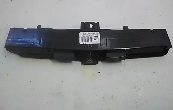Opel Astra J Hazard light switch 13100105