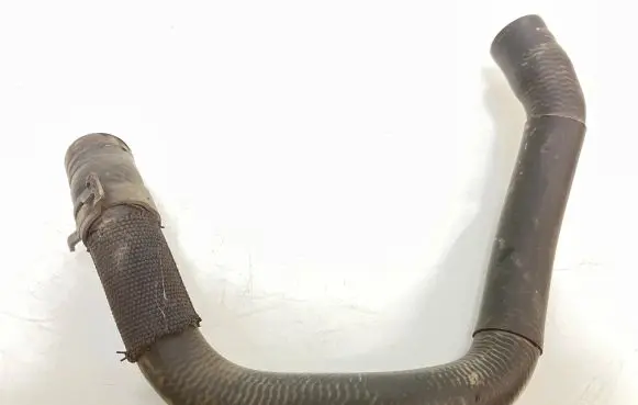 Volkswagen PASSAT B7 Engine coolant pipe/hose