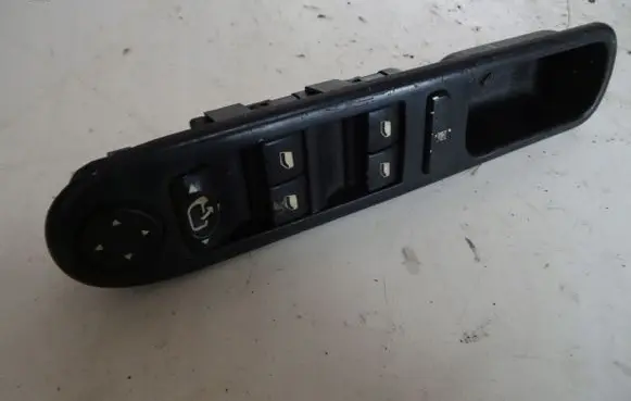 Peugeot 307 Electric window control switch 96498420XT