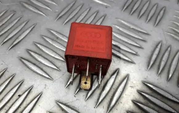 Volkswagen PASSAT B5 Other relay 443919578c 899519000