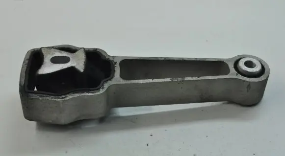 Volvo XC60 Engine mount bracket