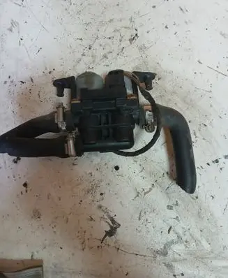 BMW 5 E39 Coolant heater control valve 1147412137 8374995