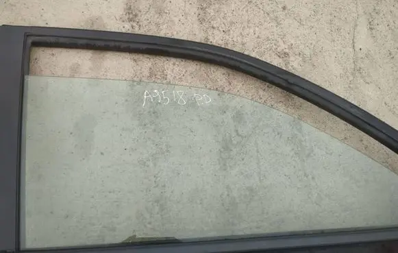 Nissan X-Trail T30 Front door window glass four-door as2