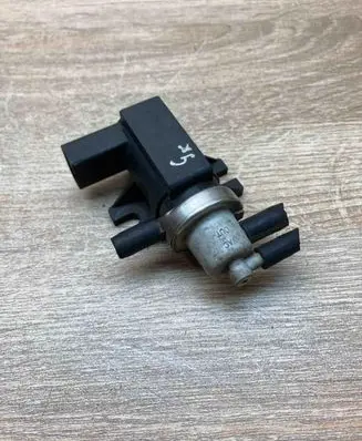 Audi A3 S3 8P Vacuum valve 1J0906627A 72290325