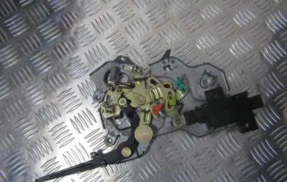 Chrysler Voyager Rear door lock 717489aa 122197