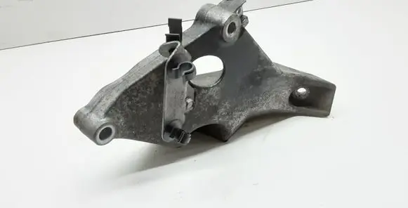 BMW 1 E81 E87 Engine mounting bracket 6775041 22116775041