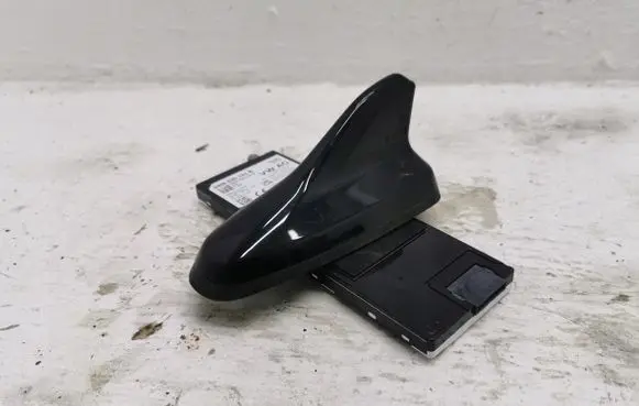 Volkswagen Golf VIII Antenna control unit 5WA035741B