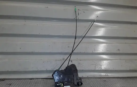 Toyota Verso Front door lock A046693