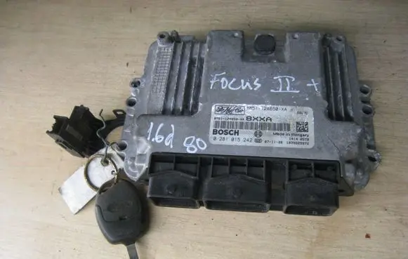 Ford Focus Engine control unit/module 8M5112A650XA 0281015242 8XXA