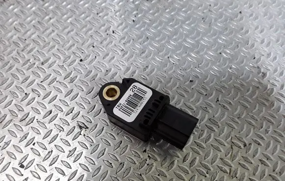Toyota Auris 150 Airbag deployment crash/impact sensor 8983102080