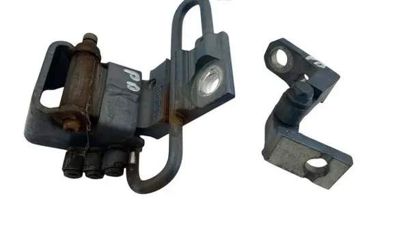 Volkswagen Touran II Front door lower hinge 1T0831412C