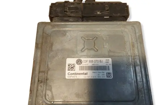 Volkswagen Golf VI Engine control unit/module ECU 03F906070BJ 5WP44615 03F906070