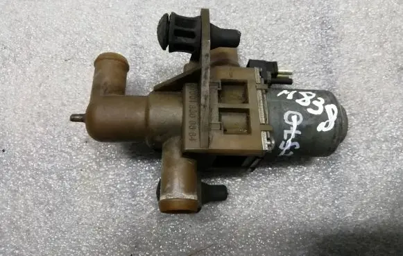 Mercedes-Benz Vito Viano W639 Coolant heater control valve 0018300684