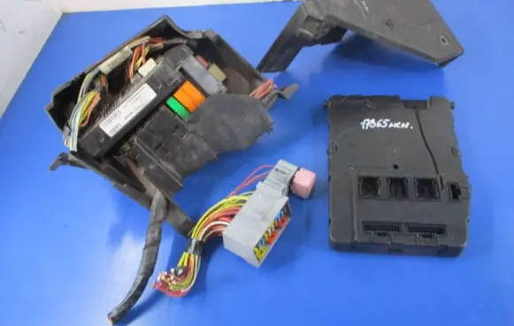 Renault Scenic II - Grand scenic II Fuse box set 8200525384