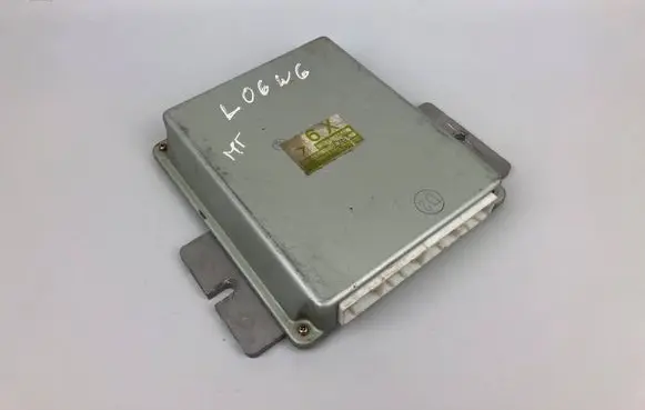 Subaru Legacy Engine control unit/module 22611AH842