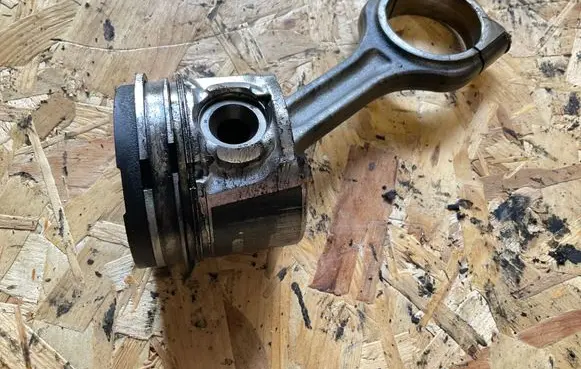Citroen Berlingo Piston with connecting rod