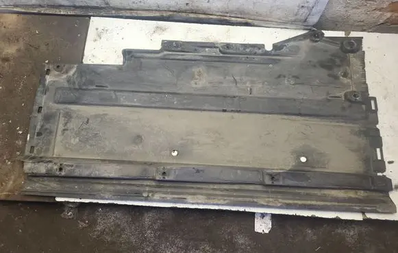 Audi A4 S4 B8 8K Center/middle under tray cover 8K0825207