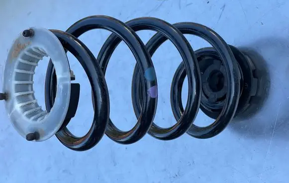 Renault Zoe Front coil spring rubber mount 8200218906D 550362599R