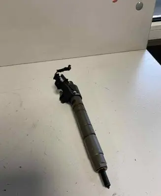Volvo V70 Fuel injector 31272690