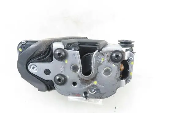 Opel Zafira C Rear door lock 