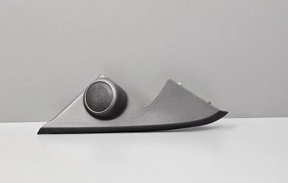 Front door high frequency speaker