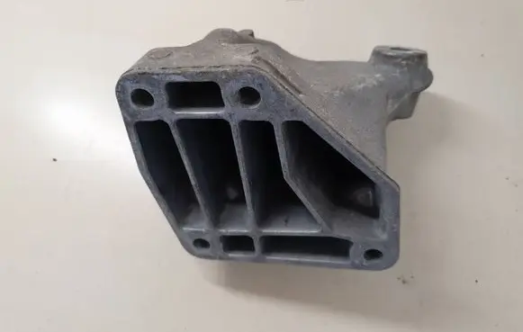 Mercedes-Benz GLS X166 Engine mounting bracket A6422236304