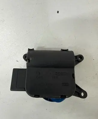 Audi A4 S4 B6 8E 8H Air flap motor/actuator 8E1820511F