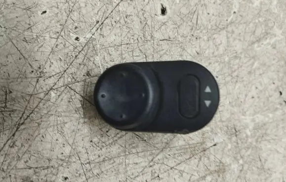 Opel Astra G Wing mirror switch 09226861 0702T
