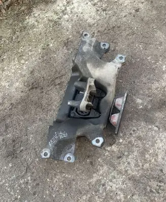 Audi A6 S6 C6 4F Gearbox mounting bracket