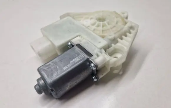 BMW X3 G01 Front door window regulator motor 7455081