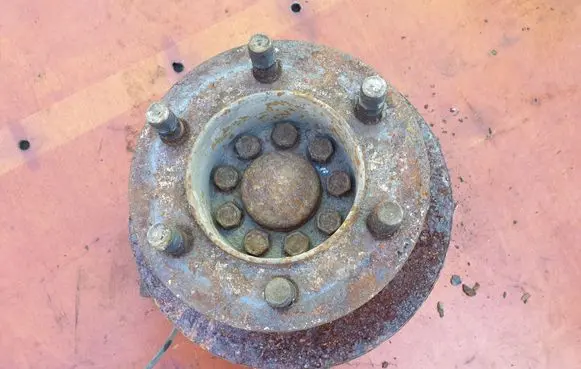 Iveco Daily 4th gen Front wheel hub 504164807