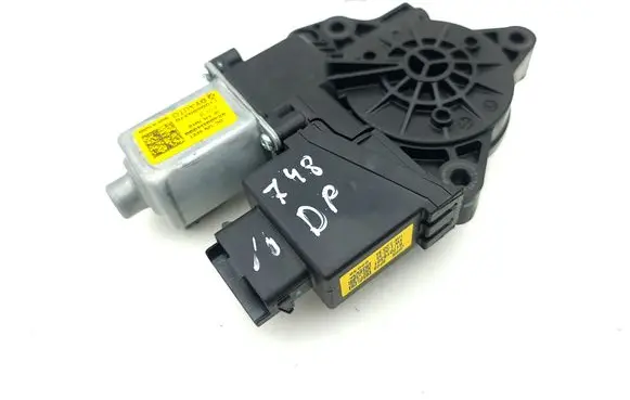 KIA Optima Front door window regulator motor 82460D4000