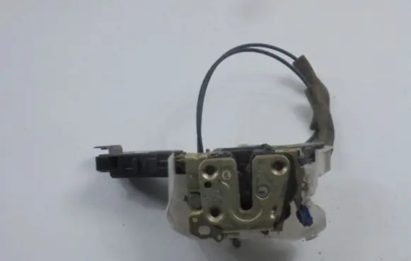 Subaru B9 Tribeca Front door lock