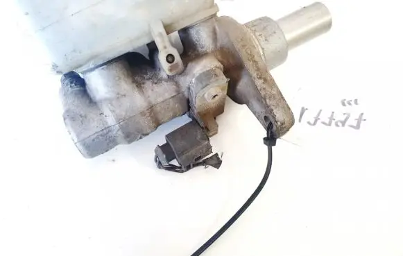 Volkswagen PASSAT B6 Master brake cylinder