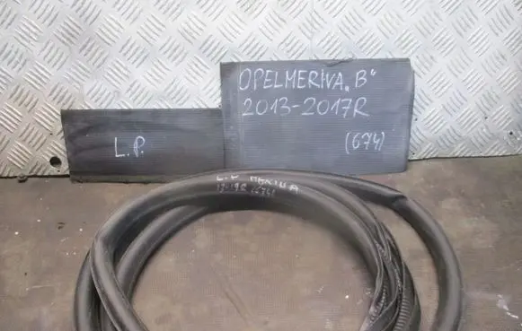 Opel Meriva B Front door rubber seal 