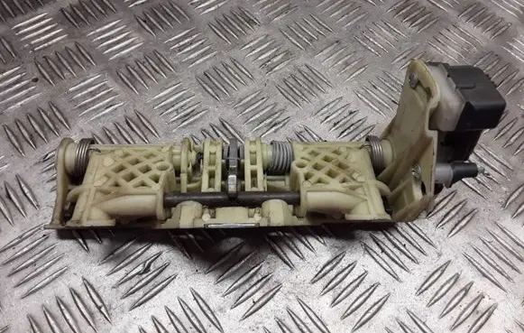 Mercedes-Benz CLS C219 Fuel tank cap lock NOCODE