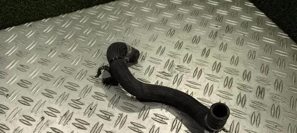 Engine coolant pipe/hose