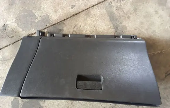 Nissan Primera Glove box 681082F901 681082F902 681086f200