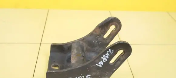 Hyundai i30 Engine mounting bracket G4FA