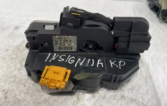 Opel Insignia A Front door lock