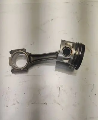 Volkswagen Caddy Piston with connecting rod 0386