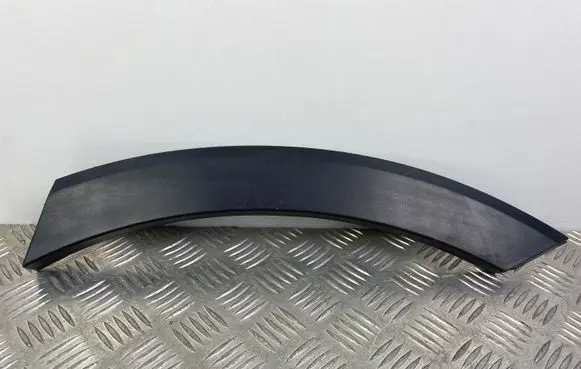 Rear fender molding trim