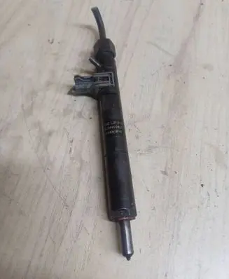 Ford Focus Fuel injector 2T1Q9F593AA