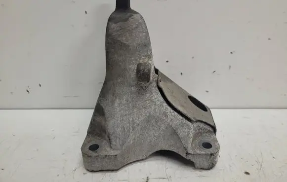 BMW X3 E83 Engine mounting bracket 3451668 13807410