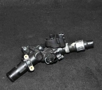 Nissan Qashqai Thermostat housing 