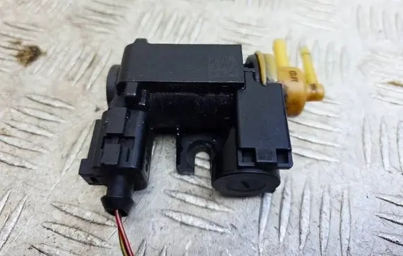 Audi A4 S4 B8 8K Turbo solenoid valve 8K0906627