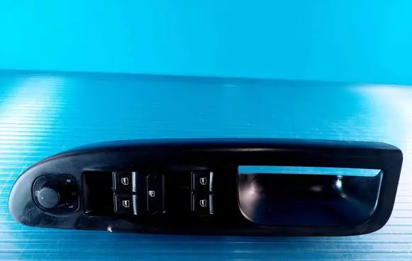 Volkswagen Jetta V Electric window control switch BG1