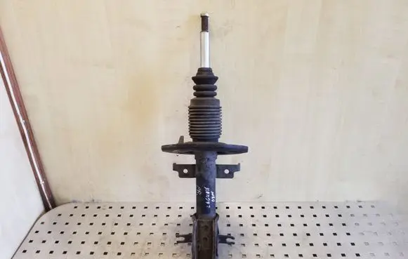 Renault Laguna II Front shock absorber/damper 8200237375A