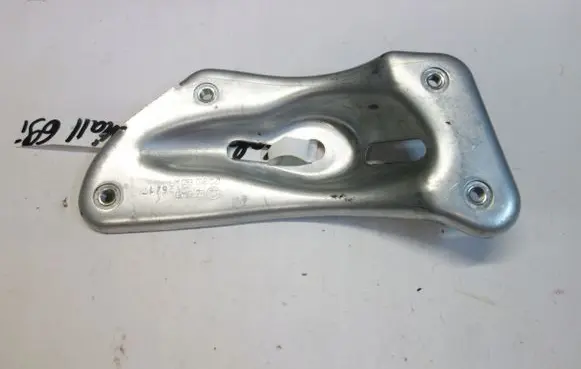 Skoda Yeti (5L) Fender mounting bracket 1Z0810680A